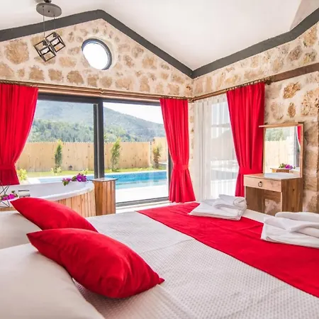 Exceptional Villa With Private Pool And Jacuzzi In Kas, Antalya Casa vacanze